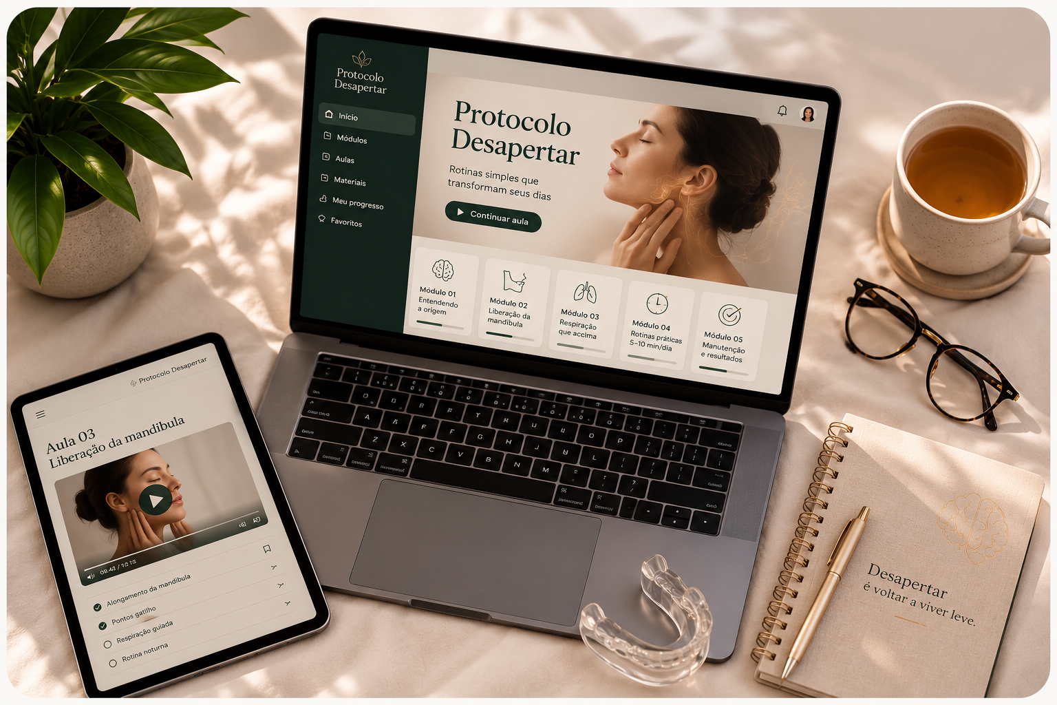 Notebook e celular com o curso Protocolo Desapertar